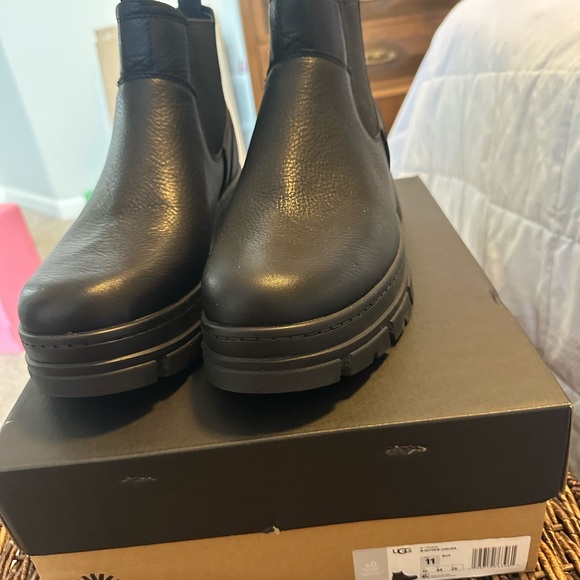New Men’s UGG Boots - Picture 8 of 10